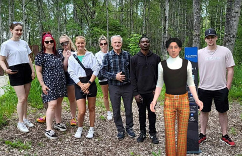 Des finissantes et des finissants en Environnement, hygiène et sécurité au travail, pendant leur visite.