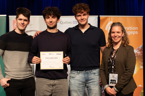 L'équipe de Marek Simard, d'Alex Goudreau et de Pierre Simard, du Cégep de Jonquière, s'est démarquée en recevant le prix du Mérite.
