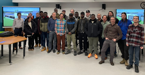 Des étudiants en Génie du bâtiment ont eu l'occasion de rencontrer les conférenciers et d'en apprendre plus sur les propriétés thermiques du sous-sol du Centre TERRE.